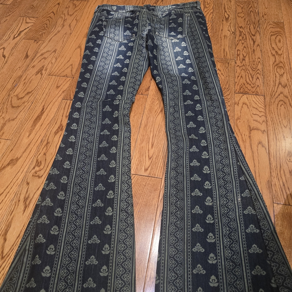 Patterned Flare Jeans - Picture 4 of 5